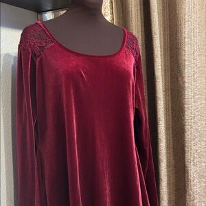 NY Collection long sleeve velvet burgundy floral lace tunic top. Size L.